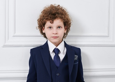 Мальчик в костюме