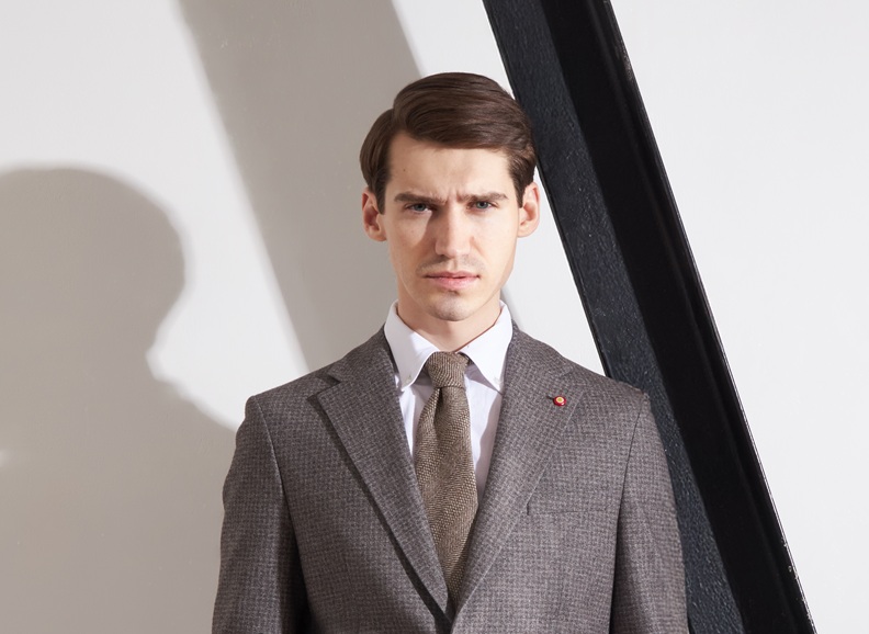 Мужчина в костюме